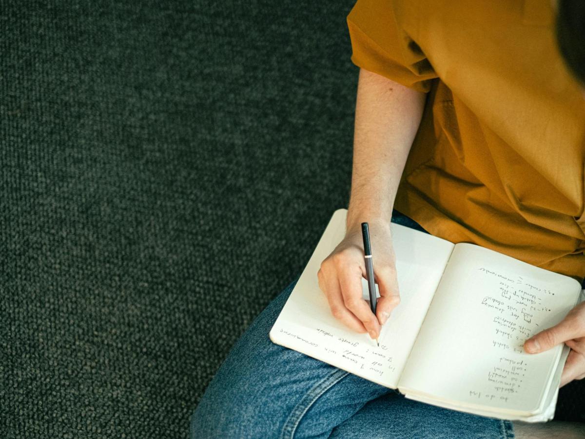 Realistic Writing Goals for 2026: Because “Write a Bestseller” Is Not a&nbsp;Plan