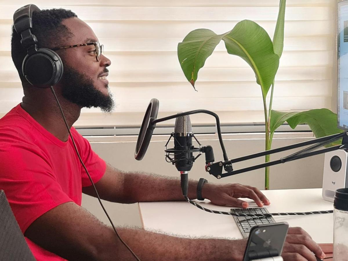 How to Land Podcast Interviews to Promote Your&nbsp;Book